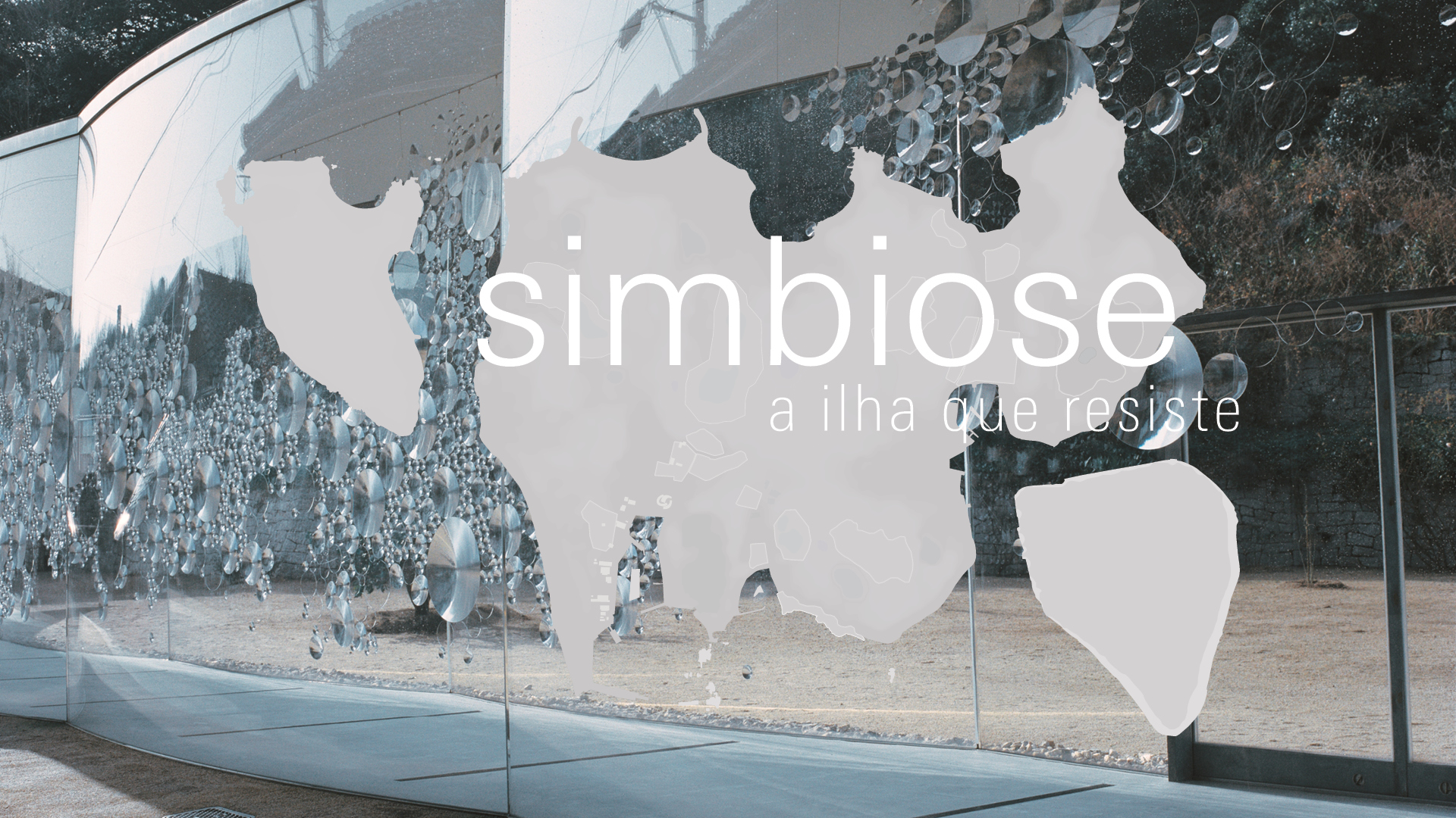 Logotipo da Exposição SIMBIOSE: A ILHA QUE RESISTE